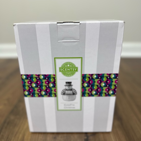 Kickoff to Christmas Scentsy Warmer - Picture 2 of 7